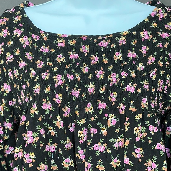 Woman’s top - Picture 3 of 4